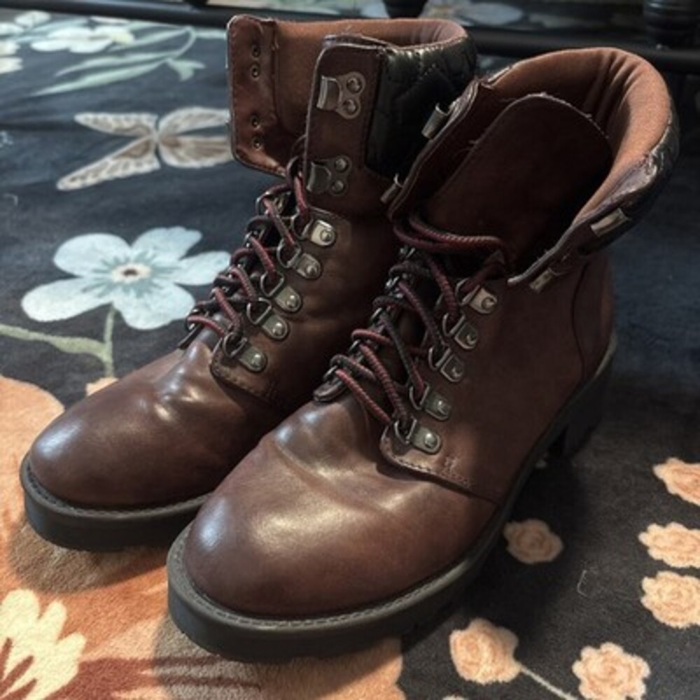 MIA Mackenzi Boots Women’s Size 8.5 Burgundy With Quilted Star Detail